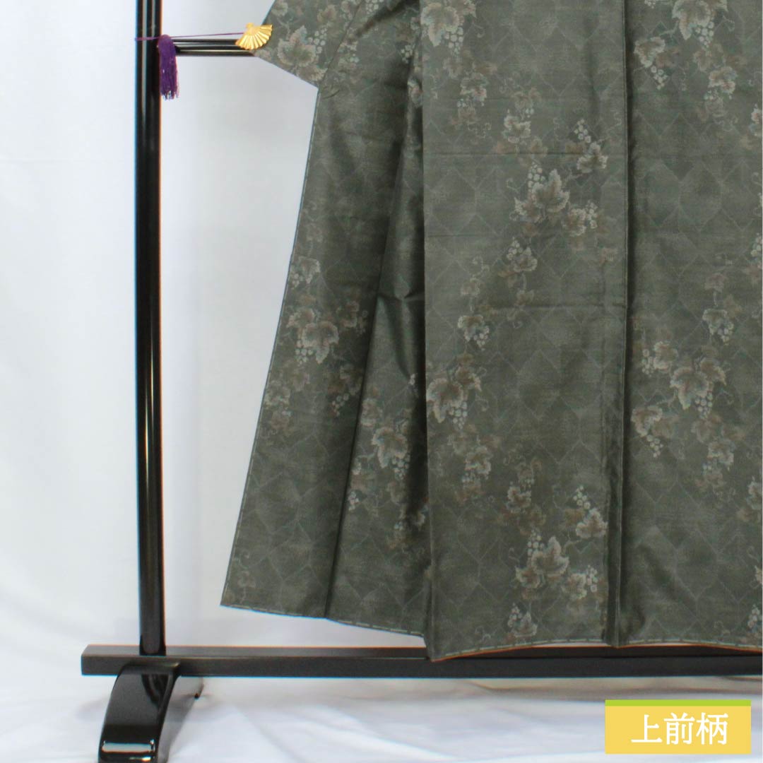 紬 正絹 Sランク 身丈152.5cm 裄丈62cm 黒橡色(くろつるばみいろ) 大島紬 横双絣 笹 袷 緑系 1116004142219