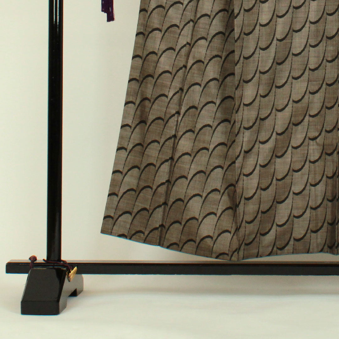 Oshima Tsumugi, Length 156cm, Sleeve length 63cm, 9 marks, Abstract pattern, Pure silk, A rank, Lined, Black, 1116000613310