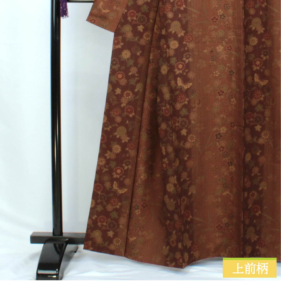 小紋 ポリエステル 身丈163cm 裄丈64.5cm 袷 焦色(こがれいろ) 煉瓦色(れんがいろ) 草花模様 蝶 洗える着物 Sランク 茶系 1115005992414