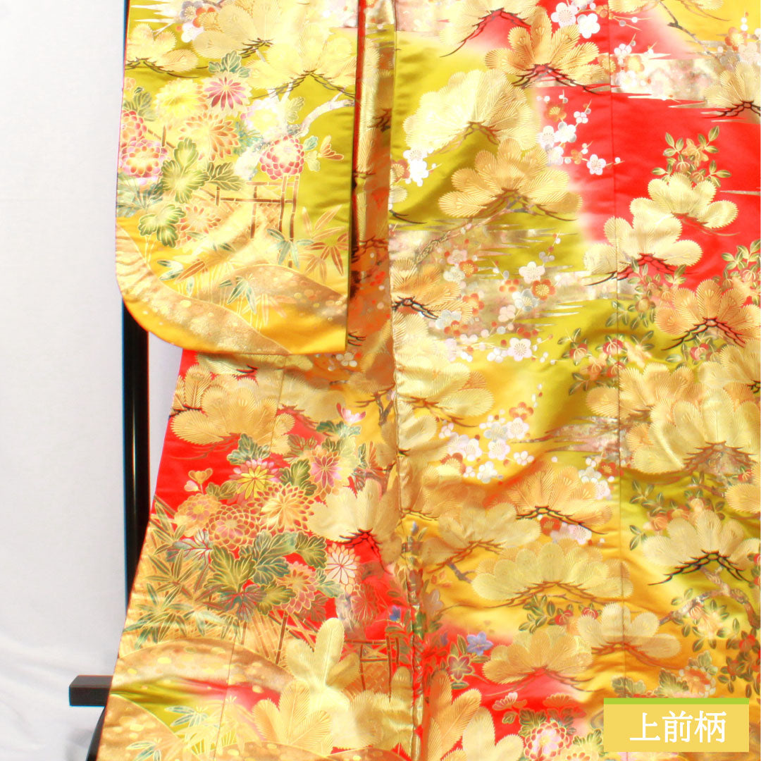 Iro-uchikake (colored kimono) made of pure silk, grade A, length 185cm, sleeve length 66.5cm, gold-plated design featuring pine, bamboo, plum, and chrysanthemum motifs, lined in red, product number 1110000933912