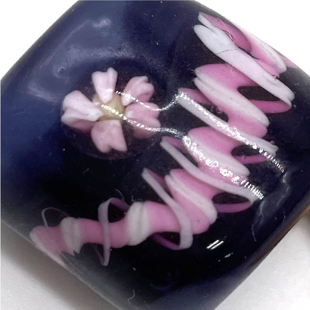 (新古品) 帯留め ガラス カジュアル 紫紺色(しこんいろ) トンボ玉 桜 螺旋 長さ約2cm 幅約2.5cm Sランク 紫系 1137000062920