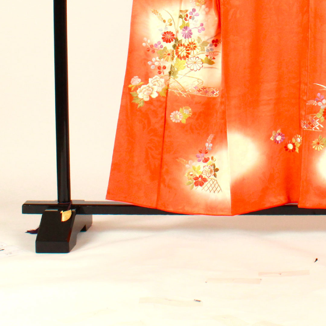 振袖 身丈157.5cm 裄丈63cm 袷 刺繡 花模様 正絹 Bランク 朱系 1113000754316