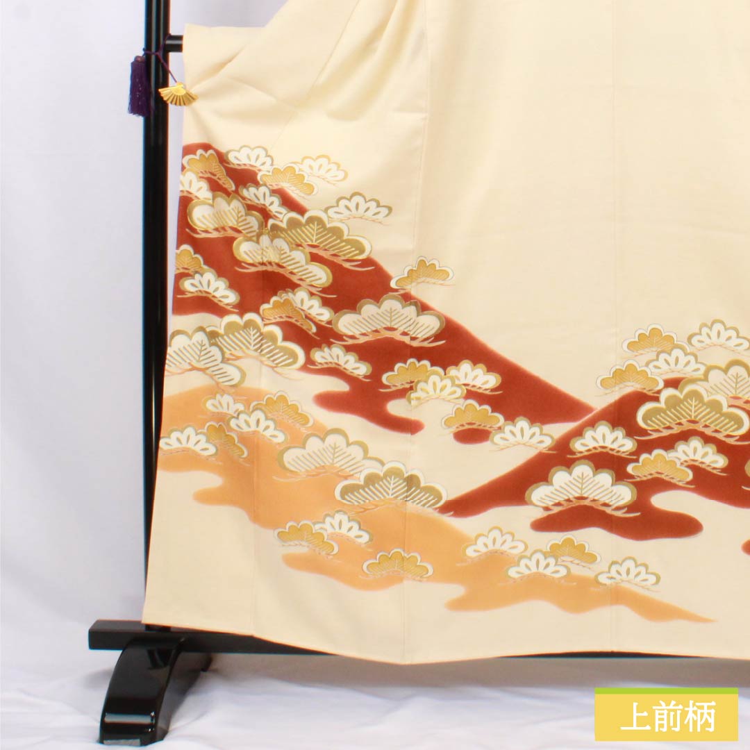 Irotomesode Silk A-Rank Length 160.5cm Sleeve-to-Sleeve 62.5cm Lined Neri-iro (Creamy White) Three Family Crests Gosan-kiri Daimaru Bespoke Kyo-Yuzen Gold couching embroidery Pine Three Family Crests Cream system 1111001993415