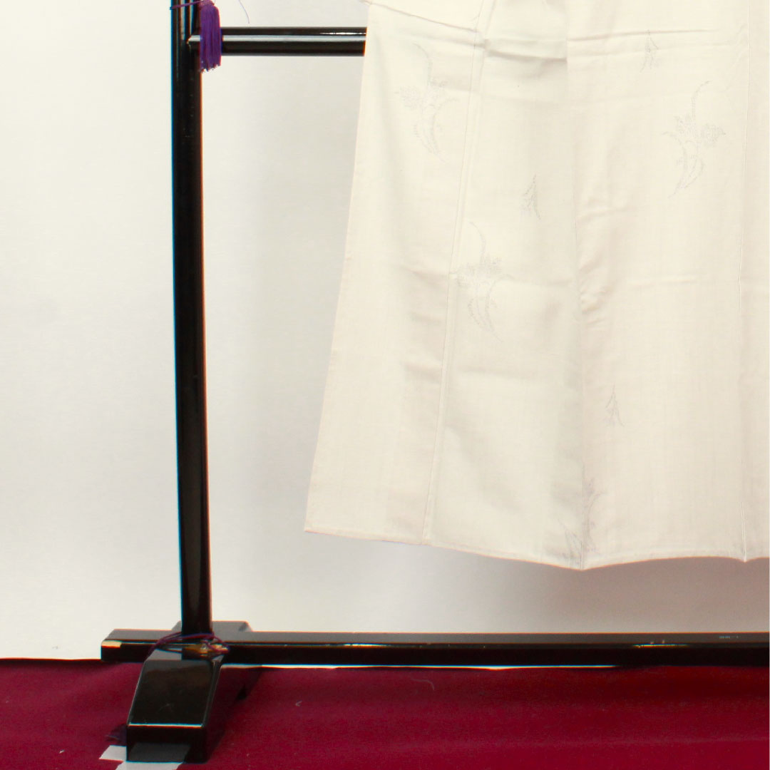 結城紬 身丈144.5cm 裄丈62cm 未使用品 しつけ糸付き 100亀甲 絣飛模様 正絹 Sランク 袷 白系 1116002222111