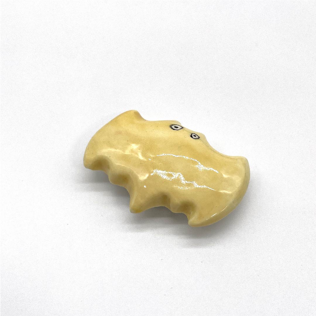 (New old stock) Obi fastener, ceramic, casual, Kuchinashiro (Japanese sedge color), ceramic, bat, animal, length approx. 3.5cm, width approx. 4.5cm, S rank, cream color, 1137000542915