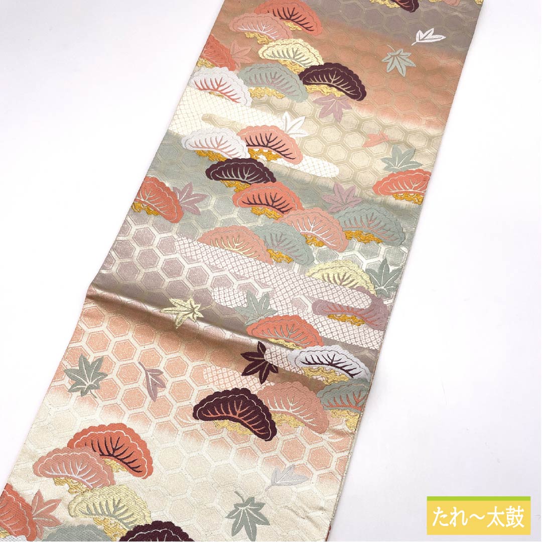 Formal, pure silk obi for formal kimono (tomesode) with a tortoiseshell pattern, pine and maple leaves, length 426cm, A-rank, six-fold, gradient finish, product number 1123014563399