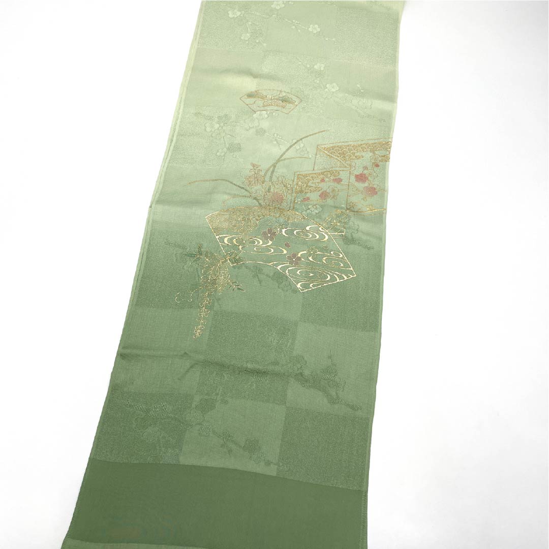 Formal obiage (sash) made of pure silk, S-rank, in a light green Uraha (back leaf) color. Fan design featuring cherry blossoms. Length: approx. 168cm, Width: approx. 29cm. Green. Product code: 1136002302919