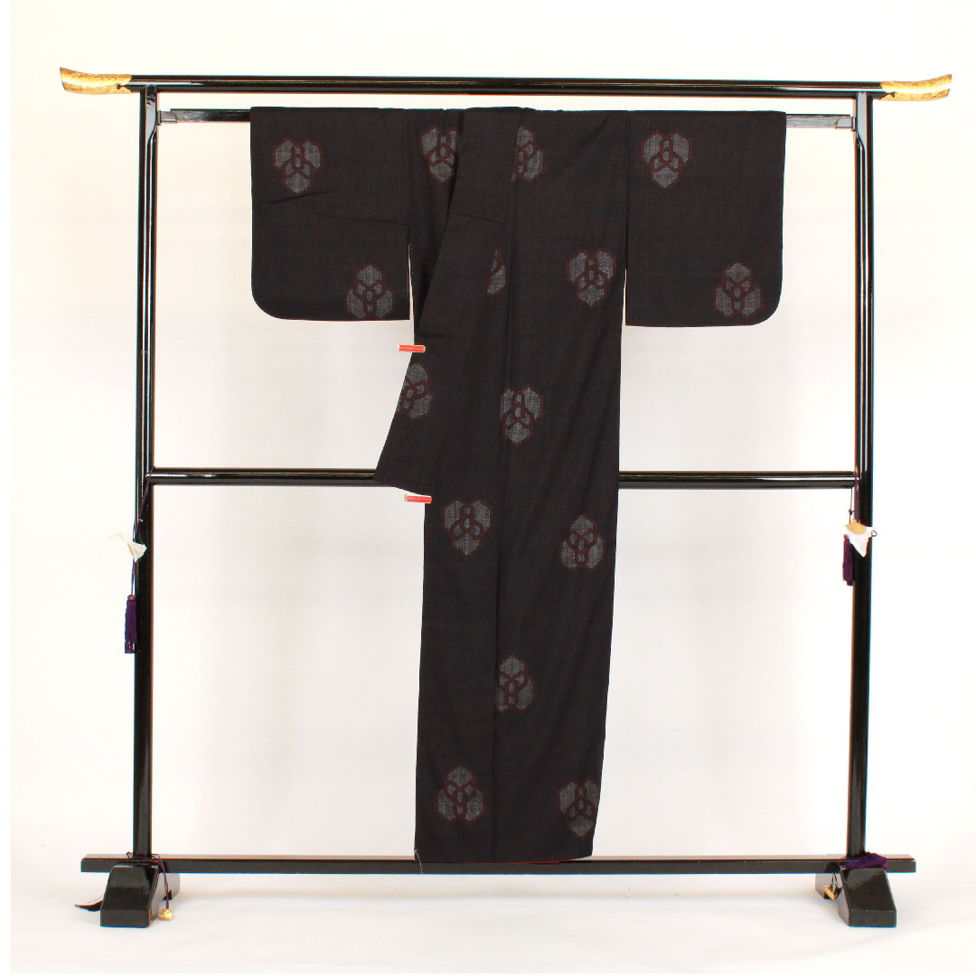 Yuki Tsumugi Length 153cm Sleeve length 65cm 80 tortoiseshell pattern Authentic Yuki Tsumugi Three-layered tortoiseshell pattern Pure silk A rank Awase Black 1116000723210
