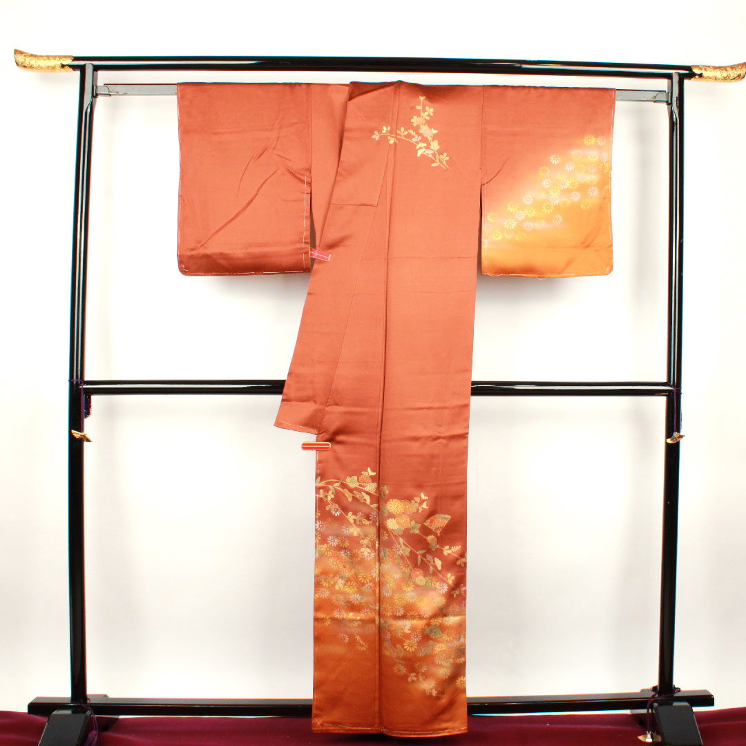 Homongi (formal kimono) Length 161cm Sleeve length 63cm Brown color Gold leaf finish Chrysanthemum Pure silk S rank Brown 1112001532414