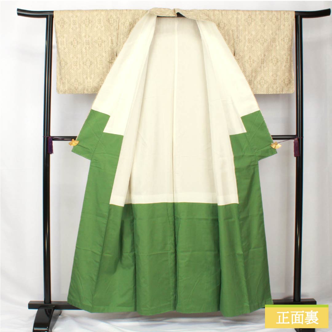 Pure silk tsumugi (pongee) kimono, length 159cm, sleeve length 63.5cm, light egg-colored (usutamagoiro) with warp ikat (kasuri) and geometric patterns, with basting threads, A-rank, lined, beige, product number 1116003883325