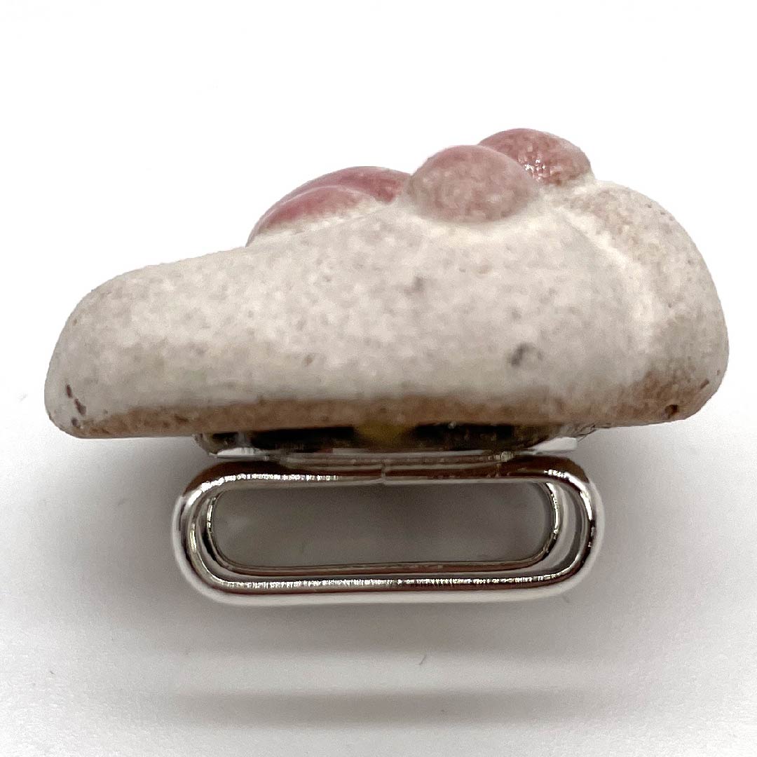 (New old stock) Obi fastener, ceramic, casual, off-white, Shigaraki ware, cat, animal, length approx. 3cm, width approx. 2.5cm, S rank, white, 1137000042911