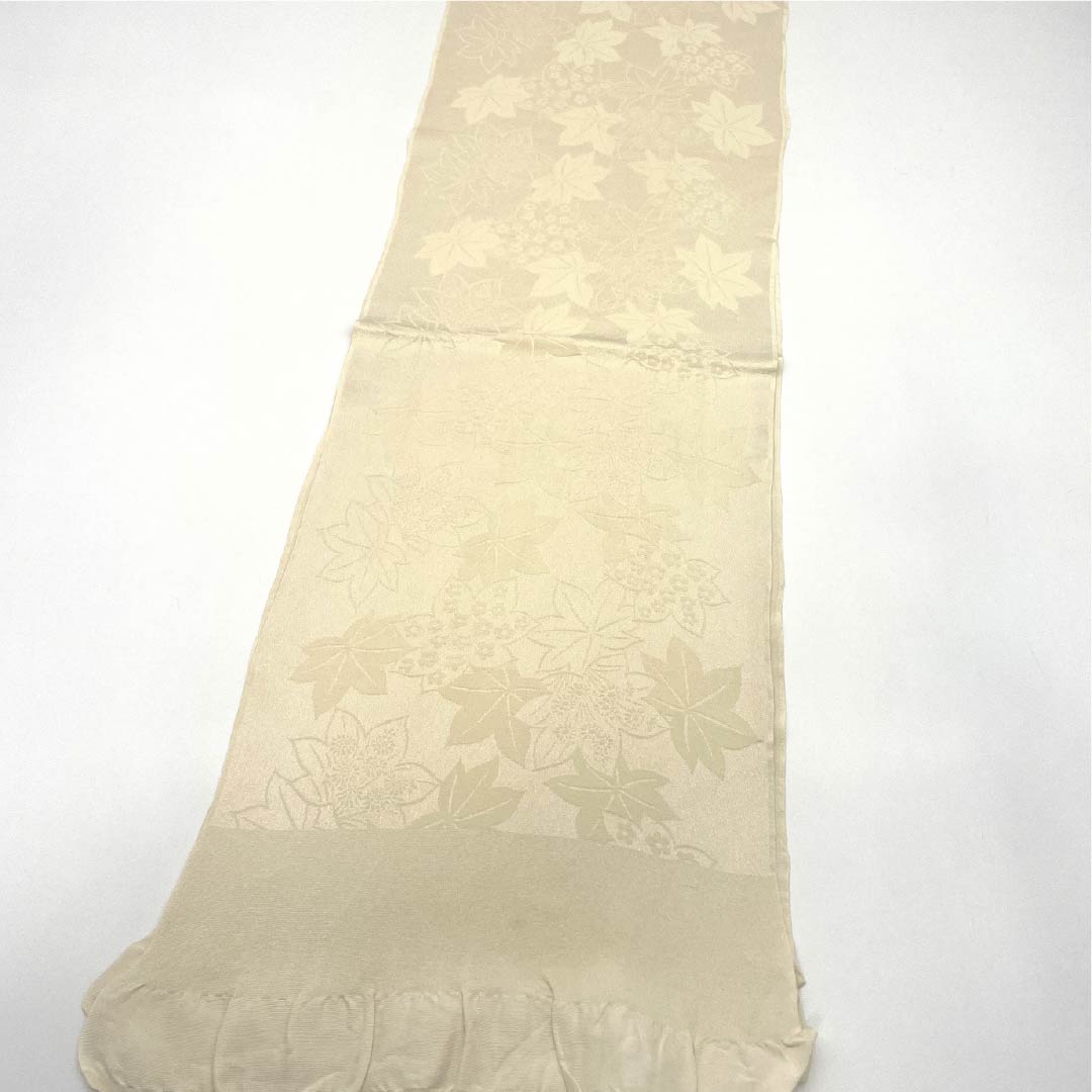 Obiage (sash sash) made of pure silk, S-rank, casual, milky white, featuring a classic autumn leaves pattern, approximately 153.6cm long and 23.5cm wide. Product number: 1136002012911