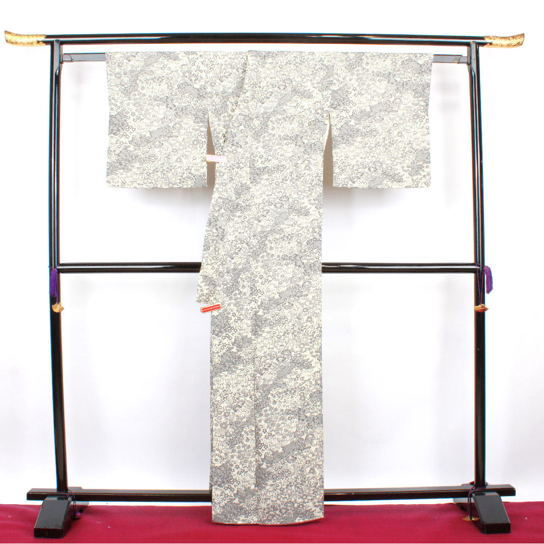 Komon, Length 164cm, Sleeve length 64.5cm, Lined, Neri-iro, Stencil-dyed, Auspicious pattern, Pure silk, A rank, Cream color, 1115002433415