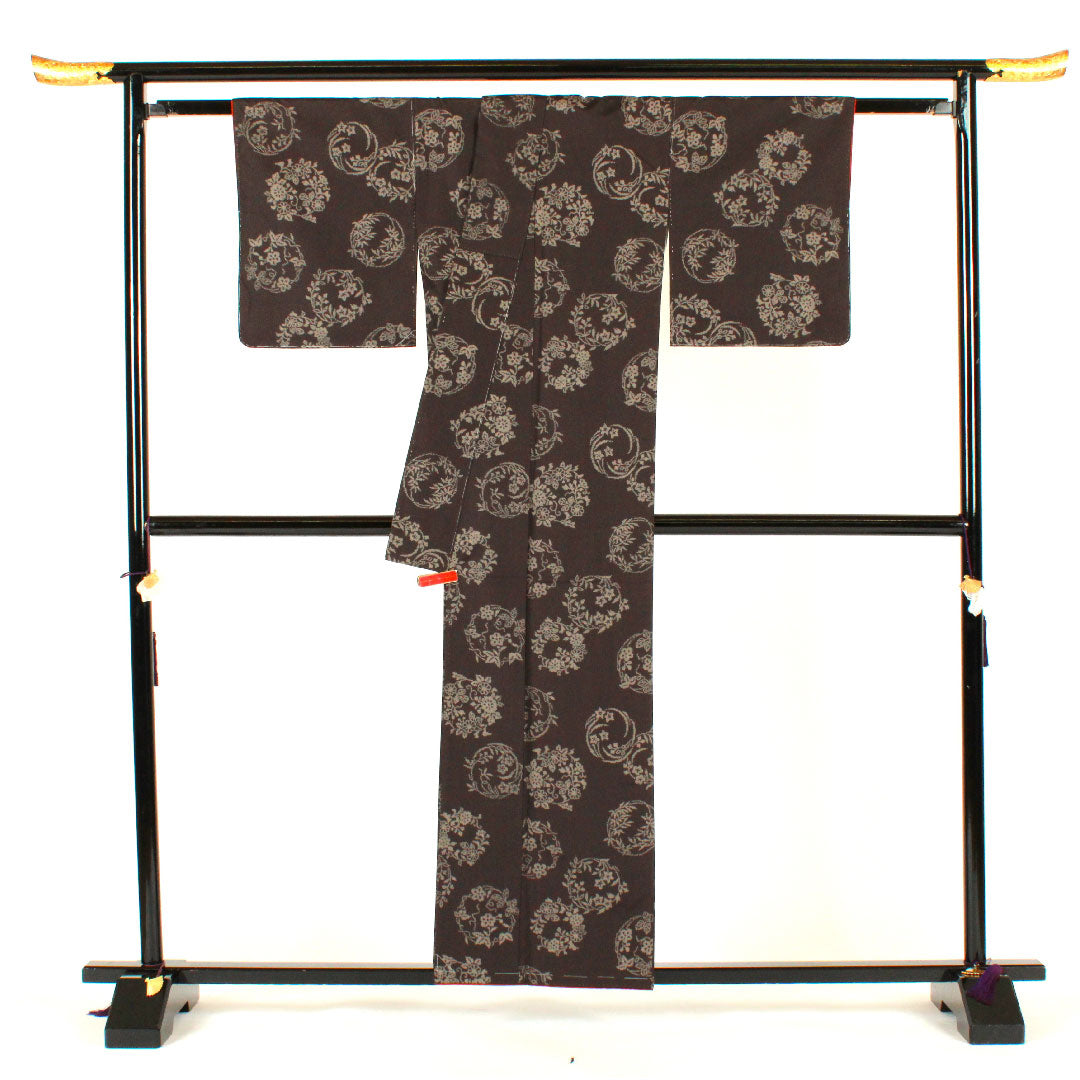 Oshima Tsumugi, Length 158.5cm, Sleeve length 63cm, Warp and weft ikat, Floral pattern, Pure silk, S rank, Awase, Brown, 1116001362314