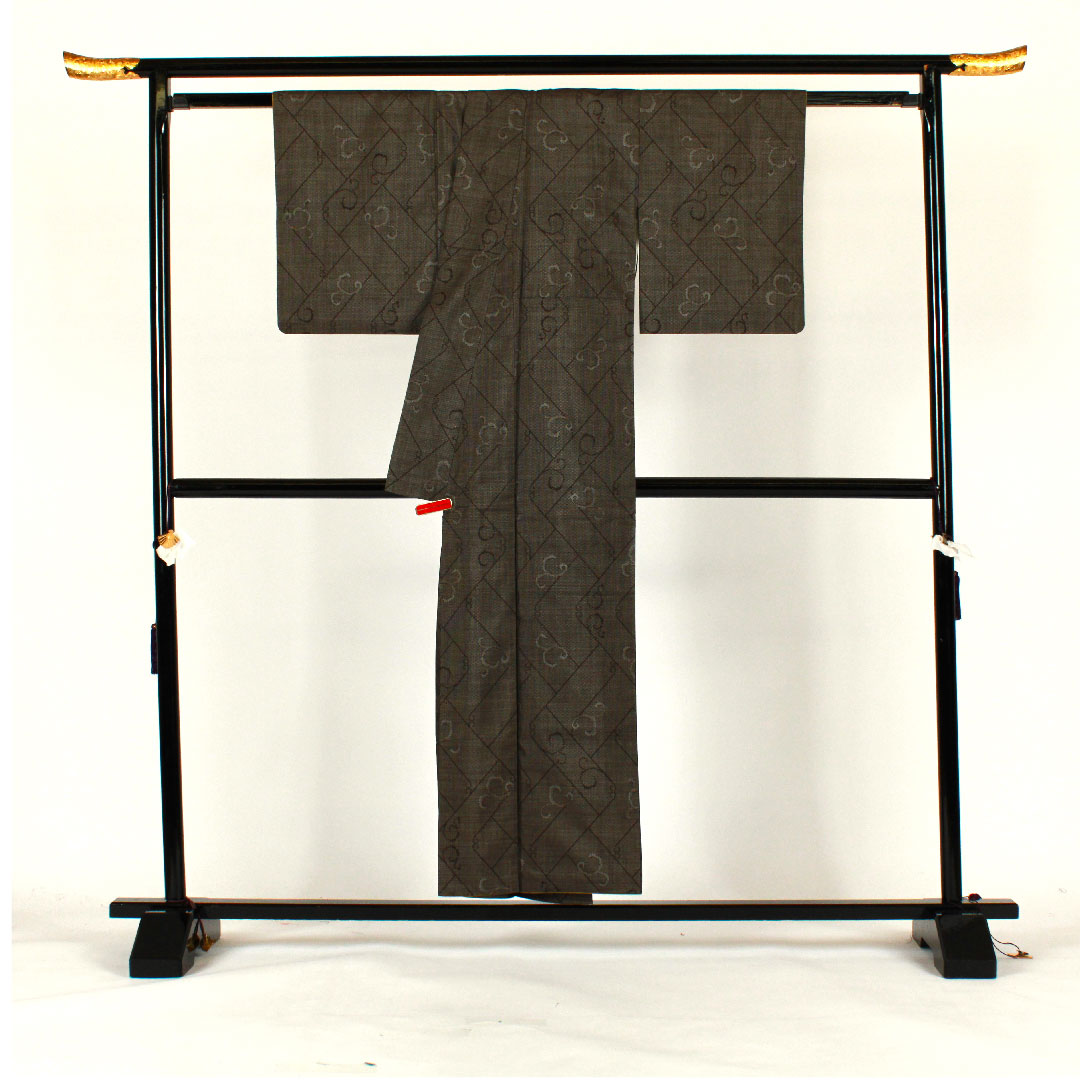大島紬 身丈154cm 裄丈62cm 経緯絣 幾何学模様 正絹 Aランク 袷 茶系 1116001223214