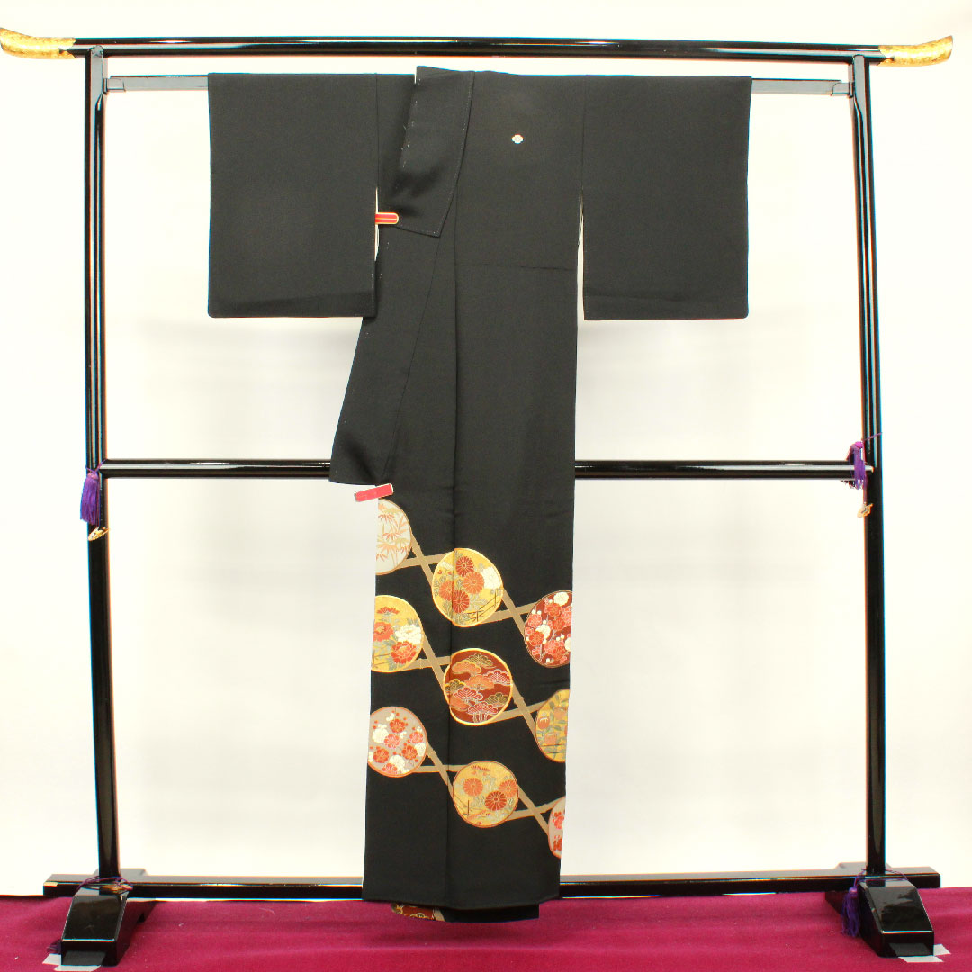 Black formal kimono, length 156.5cm, sleeve length 61cm, lined, Kyoto Yuzen, pine, bamboo, plum, quince, pure silk, S rank, five crests, black, 1111000682310