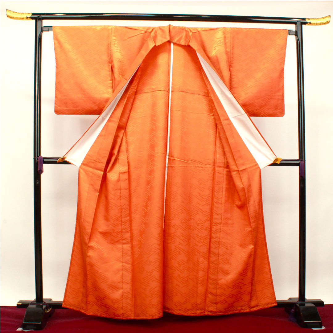 色無地 ポリエステル 照柿色 紗綾形 洗える着物 身丈163cm 裄丈66cm 単衣 Sランク 橙系 1114001032426