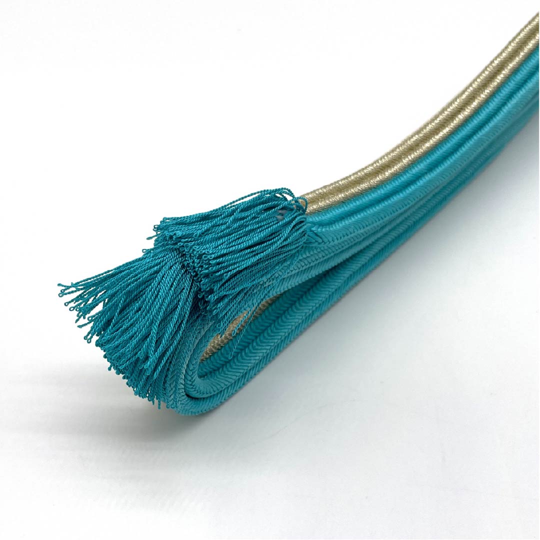 Pure silk obi-jime (sash band) in gold (kin-iro) with a grade A finish. Formal, suitable for furisode (long-sleeved kimono). Two-tone, approximately 165cm long and 2cm wide. Blue-toned. Product number: 1135004103317