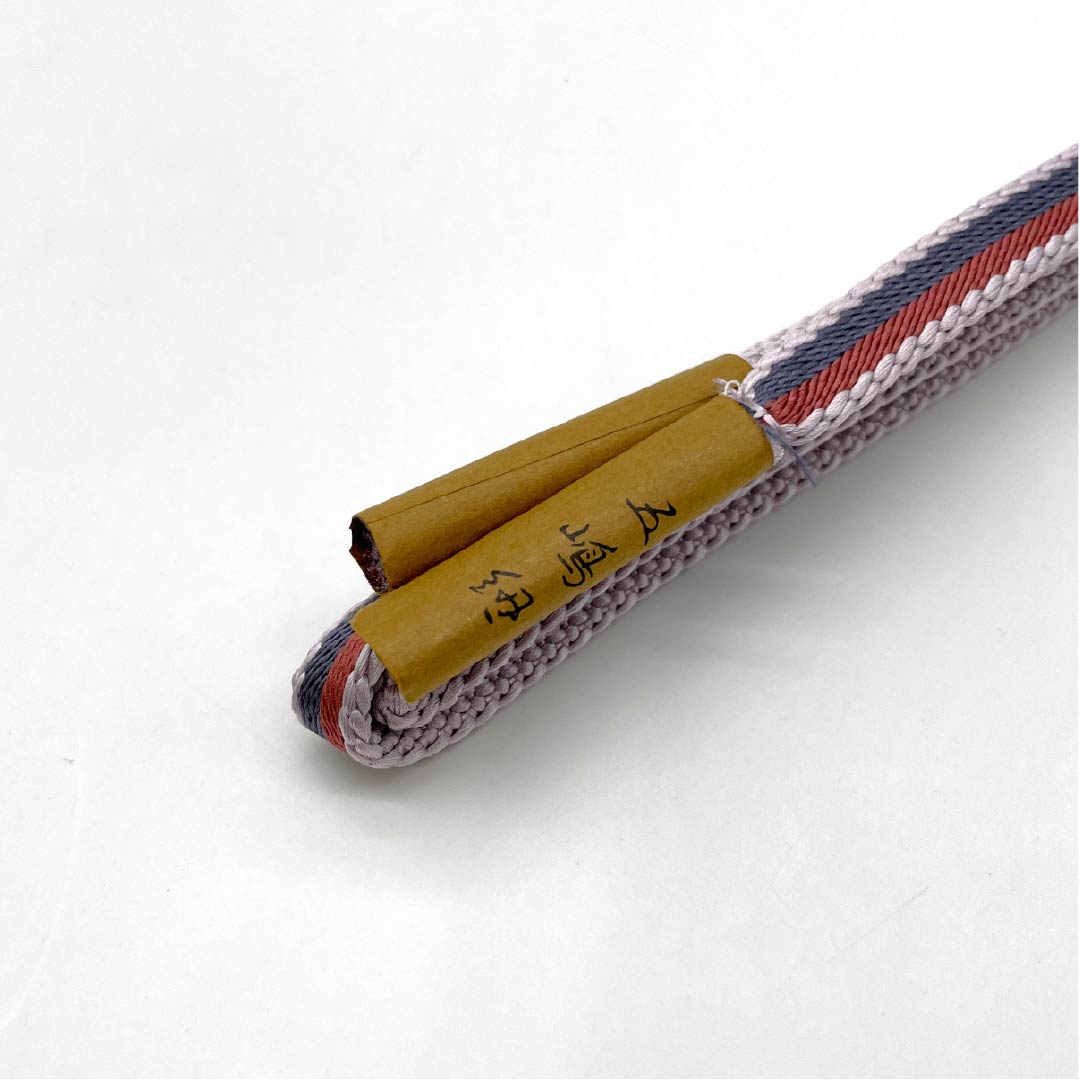 (Like new) Pure silk obijime (sash band) in white wisteria, safflower, or dove feather purple. Made with Goshima string. Length: approx. 163cm, Width: approx. 1.3cm. Casual style. Purple. Product code: 1135004781320