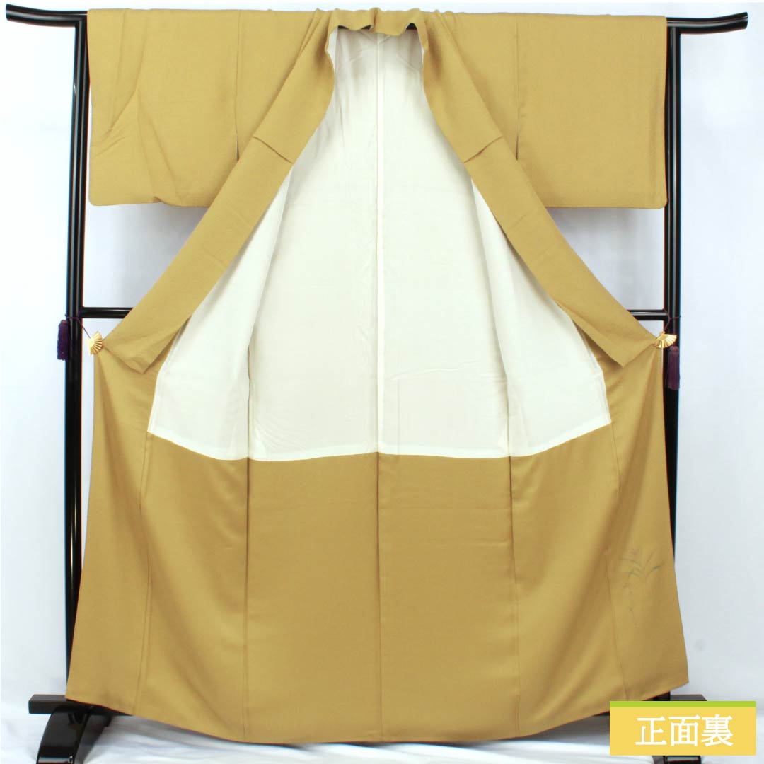 Solid-colored silk kimono, A-rank, length 161.5cm, sleeve length 64.5cm, karakane-iro (karakane-iro) color, circle with four squares, one crest, shark-skin pattern, lined, yellow, 1114002613423