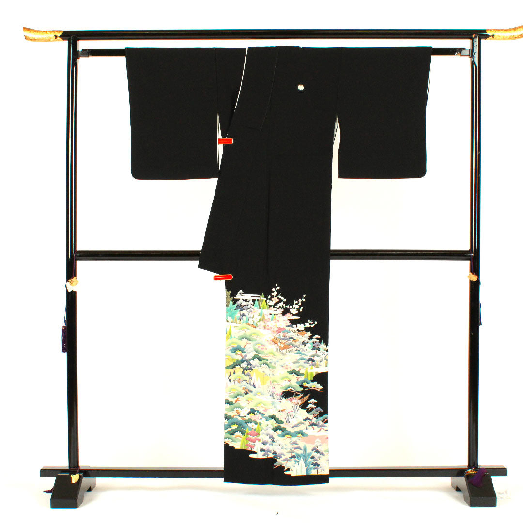 Black formal kimono, length 159.5cm, sleeve length 63.5cm, lined, Kaga Yuzen, Teranishi Kazuhiro, landscape pattern, circle with ivy, pure silk, A rank, five crests, black, 1111000333310