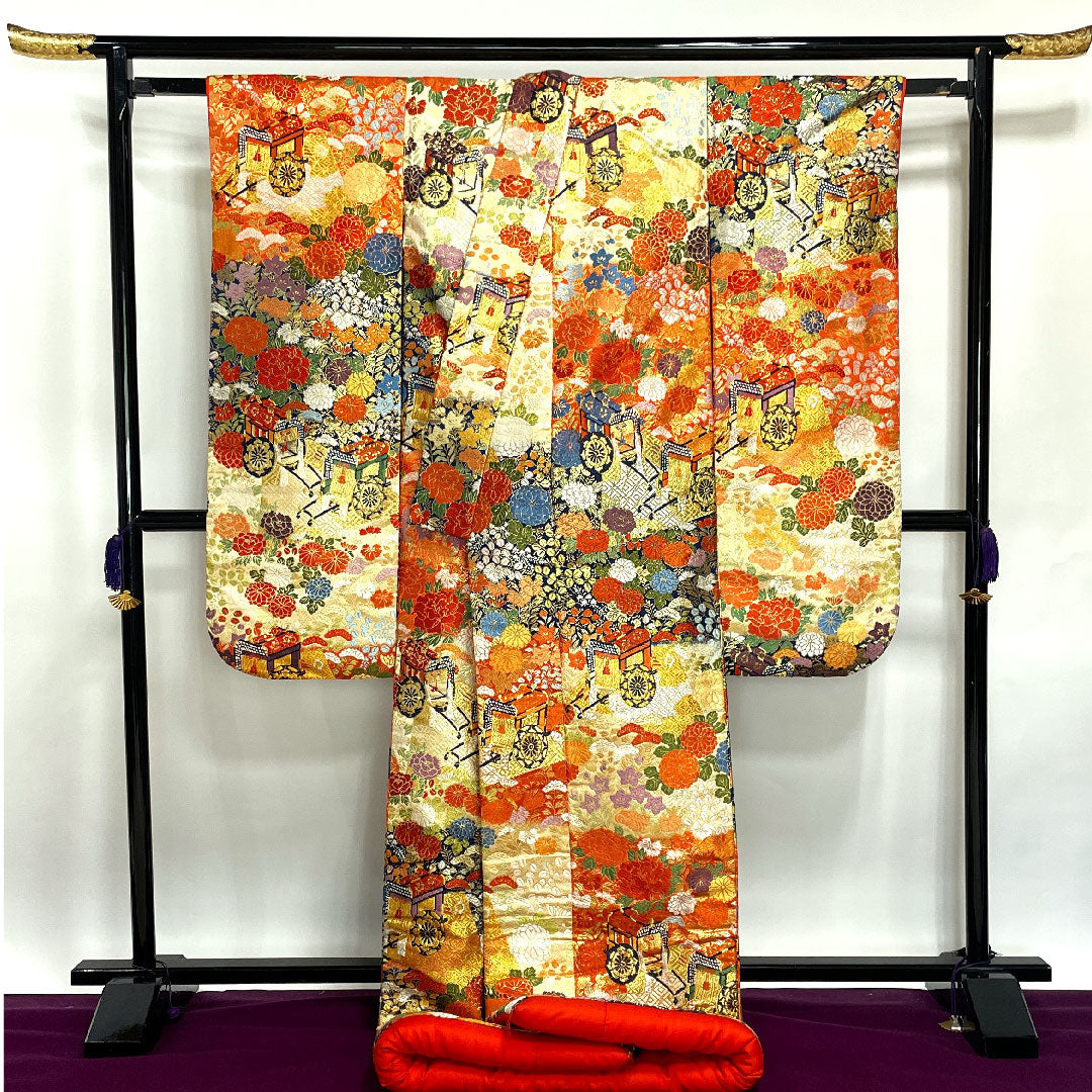 Colored Uchikake Length 181cm Karaori Imperial Carriage Four Seasons Flowers Pure Silk S Rank Awase Gradation 1110000172999