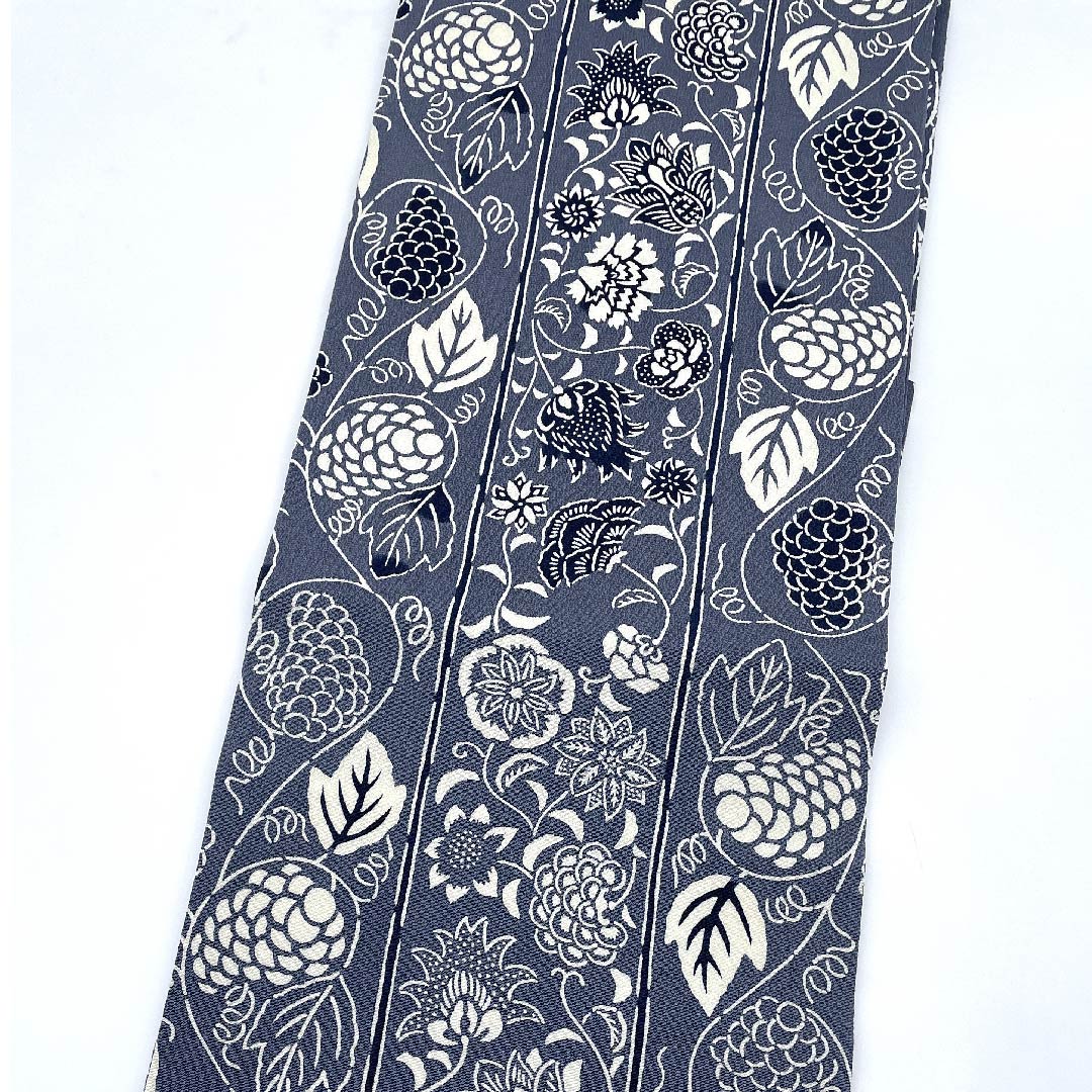 Nagoya obi, tin-colored, Kyoto Bingata, Kuriyama Kobo, flower chintz, grapes, monotone, obi length 374cm, pure silk, S rank, point pattern, casual, gray, 1124005232322, Nagoya tailoring
