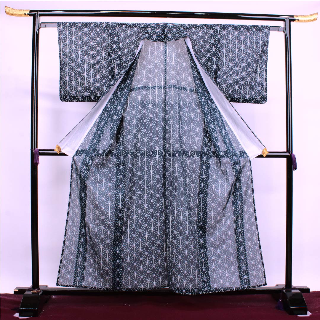 夏物 ポリエステル 小紋 身丈157.5cm 裄丈61.5cm 青墨色(あおずみいろ) 麻の葉 絽 Sランク 紺系 1132000252318