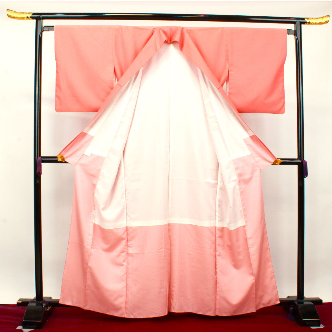 色無地 ポリエステル 珊瑚色 素無地 洗える着物 身丈163cm 裄丈65.5cm 袷 Bランク 朱系 1114001054416