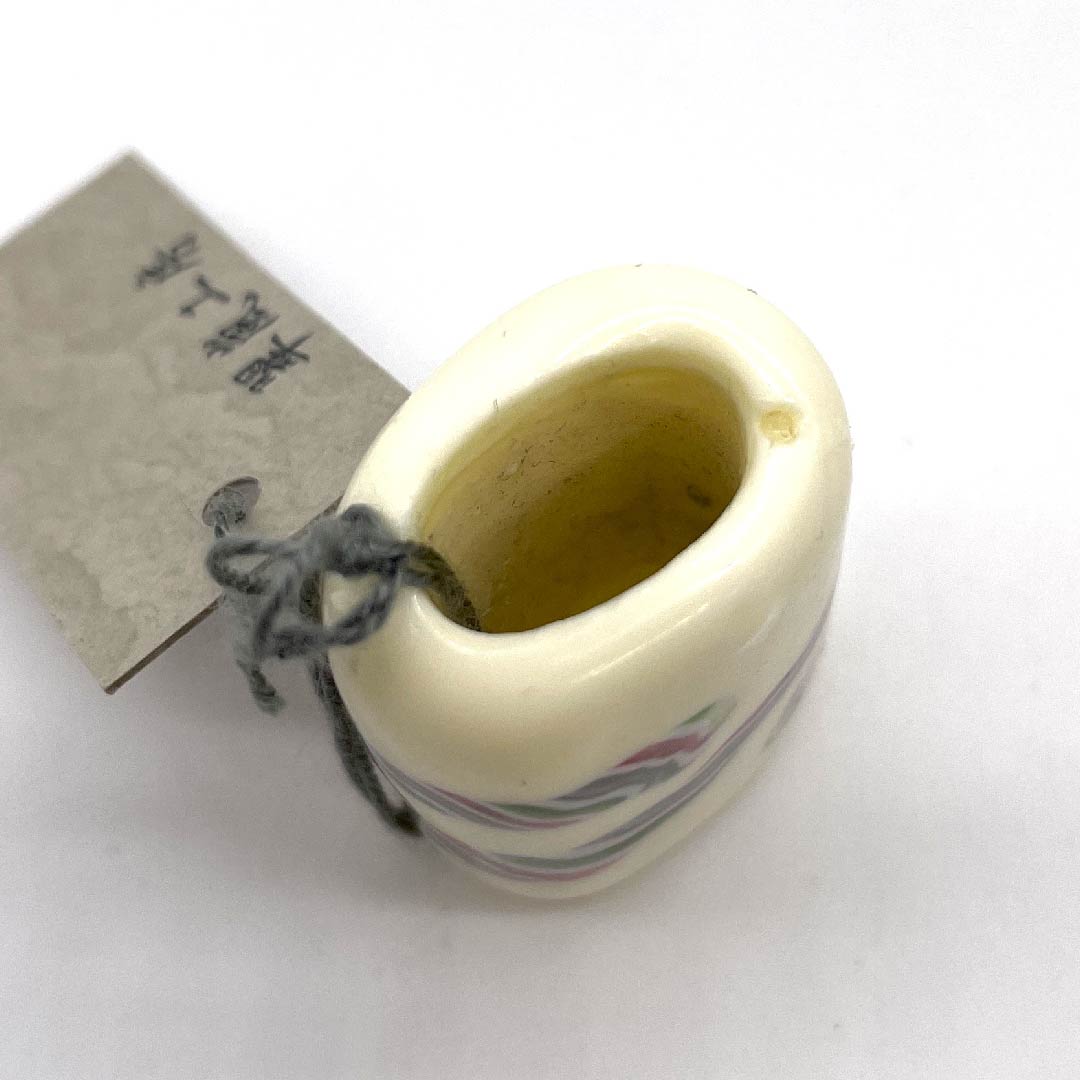 (New old stock) Obi fastener, ceramic, casual, milky white, glass bead, flower, stripes, length approx. 2.5cm, width approx. 3cm, S rank, white, 1137000092911