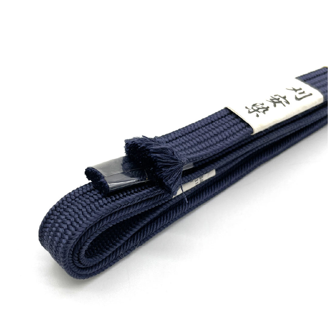 (新品)帯締め 正絹 NEWランク 四分紐 燻色(ふすべいろ) 刈安染 帯留め付き 本象牙 長さ約160cm 幅約1.4cm カジュアル 紺系 1135005191318