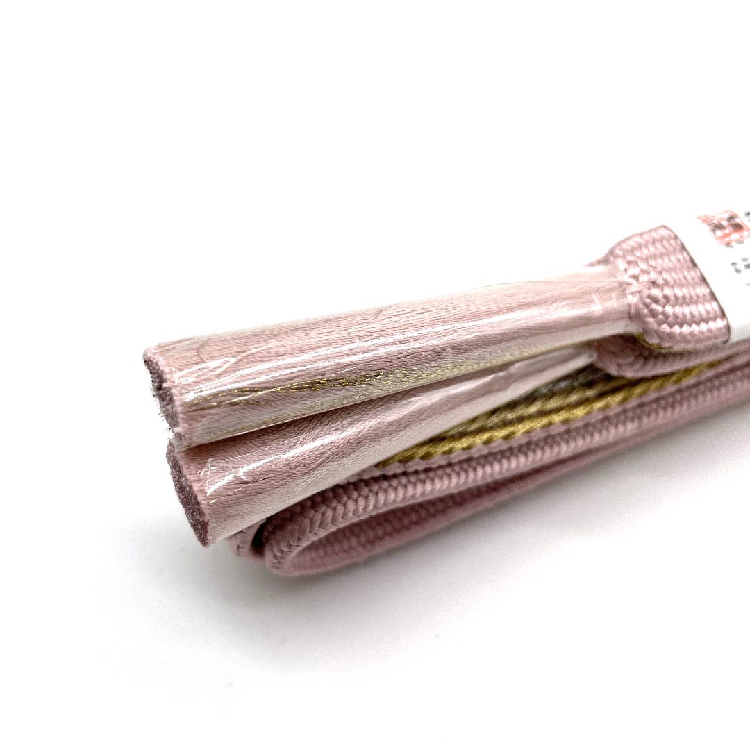 (Like new) Pure silk obijime (sash band) in pale pink (tankoshokuiro) with specially selected gold and silver threads. Approximately 168cm long and 1.5cm wide. Semi-formal, S rank. Pink. Product code: 1135001142913