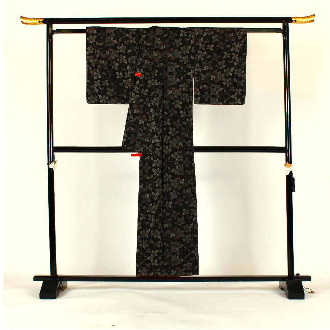 Oshima Tsumugi, Length 156cm, Sleeve length 63cm, Warp and weft ikat, Floral pattern, Pure silk, S rank, Lined, Black, 1116001192310