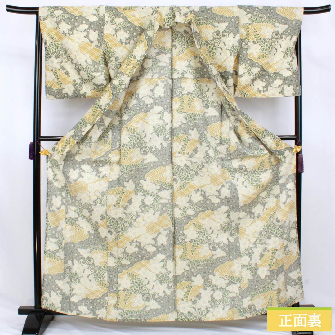 Kimono (Komon style) polyester, S rank. Length 164cm, Sleeve-to-sleeve 67cm. Unlined. Rikyu-nezumi (grayish brown) color. Stencil-dyed with cloud and petal patterns. Washable kimono. Gray-tone. 1115008022422