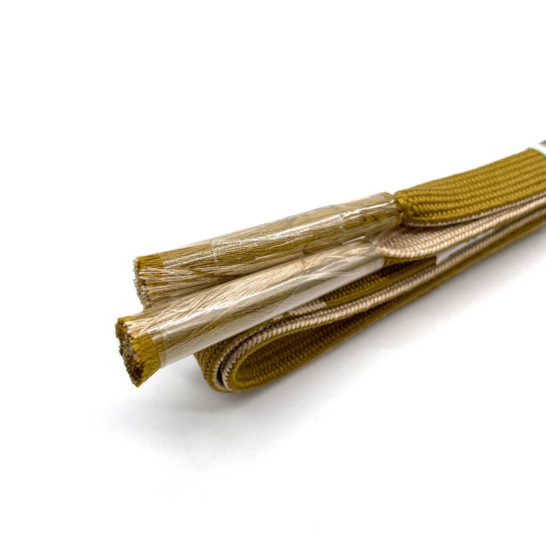 (New old stock) Obi-jime (belt fastener) made of pure silk, quarter-length cord, yellow oak color (kitsurubamiiro) New old stock Length approx. 165cm Width approx. 1.5cm Casual S rank Yellow 1135000982923