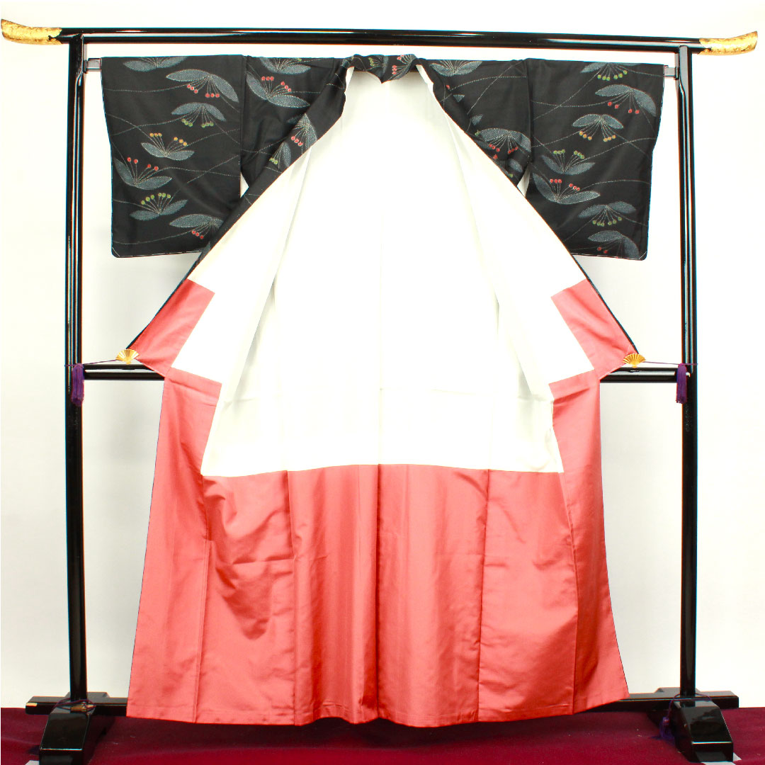 紬 身丈160cm 裄丈66.5cm しつけ糸付き 抽象模様 正絹 Sランク 袷 黒系 1116002532410