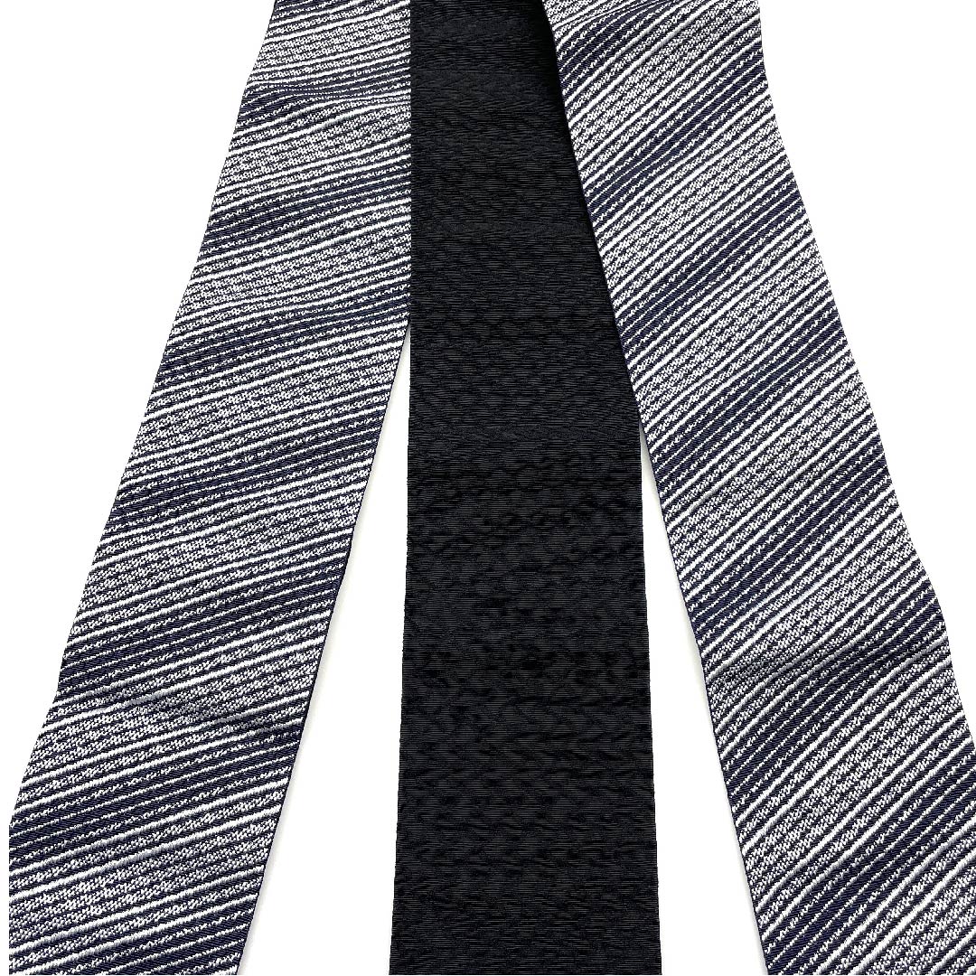 Kaku-obi (sash) made of polyester in dark navy blue with geometric patterns. Unused. Length 398cm, width 10cm. New rank. Navy blue. 1134000181918