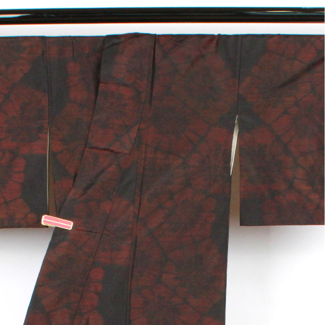 大島紬 身丈155cm 裄丈64.5cm 緯総絣 花模様 正絹 Aランク 袷 黒系 1116001893310