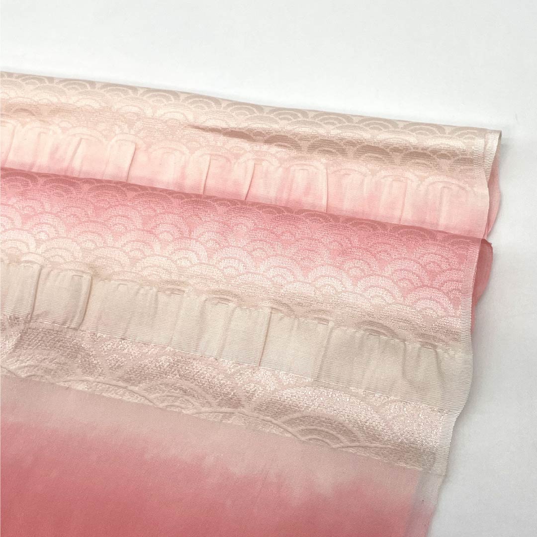 Formal obiage (sash sash) made of pure silk, S-rank, light crimson (asabe niiro) with a Seigaiha (wave) pattern gradation, approximately 164cm long and 28.5cm wide, pinkish. Product number: 1136002232913