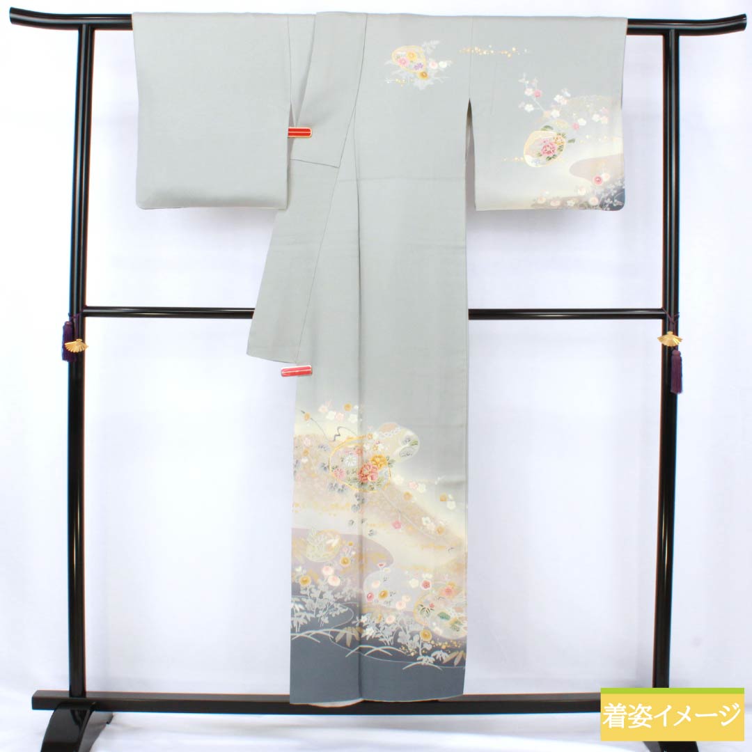 訪問着 正絹 Aランク 袷 身丈153cm 裄丈63.5cm 魚肚白色(ぎょとはくいろ) 京友禅 金駒刺繡 貝合わせ 吉祥文様 万寿菊 グレー系 1112007433222
