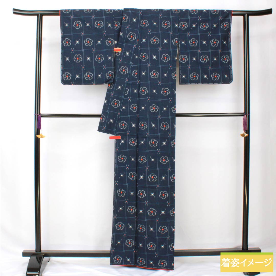 Pure silk tsumugi kimono, length 163.5cm, sleeve length 66cm, navy blue (kon-iro) ensemble with a checkered pattern and twisted plum blossom design, S rank, lined, navy blue, product number 1116003902418