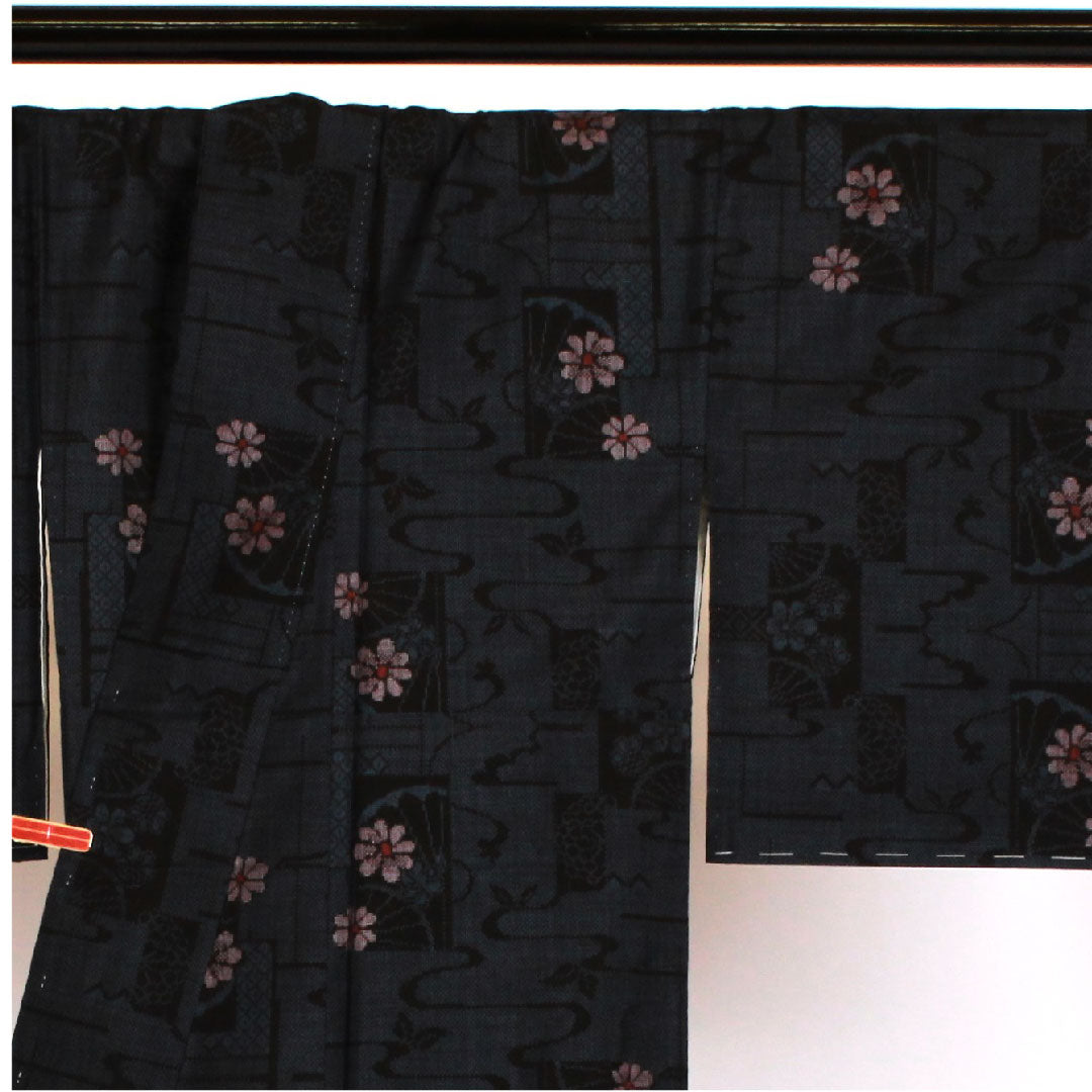Oshima Tsumugi, Length 164cm, Sleeve length 65cm, 5 marks, Flowing water, Shikishi and flower pattern, Pure silk, S rank, Lined, Navy blue, 1116000682318