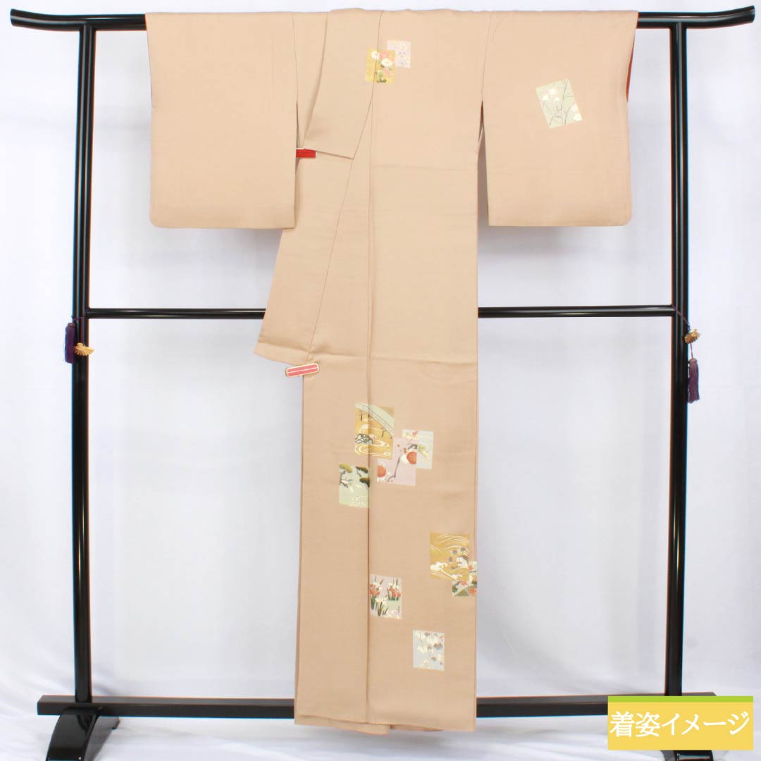 Formal kimono (Homongi) - Silk - Grade A - Lined - Length 157cm - Sleeve to collar 64.5cm - Walnut color - Attached collar (Tsukesage) - Kyo-Yuzen - Shikishi design - Classic pattern - Beige tones - 1112007763325