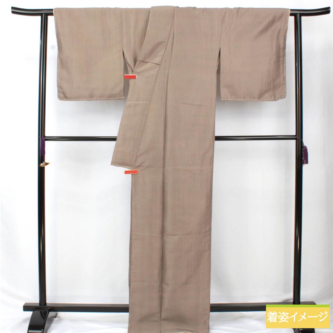 小紋 ポリエステル 身丈169cm 裄丈69.5cm 袷 落栗色(おちぐりいろ) 縦縞 未使用品 しつけ糸付き 洗える着物 Sランク 茶系 1115006002514