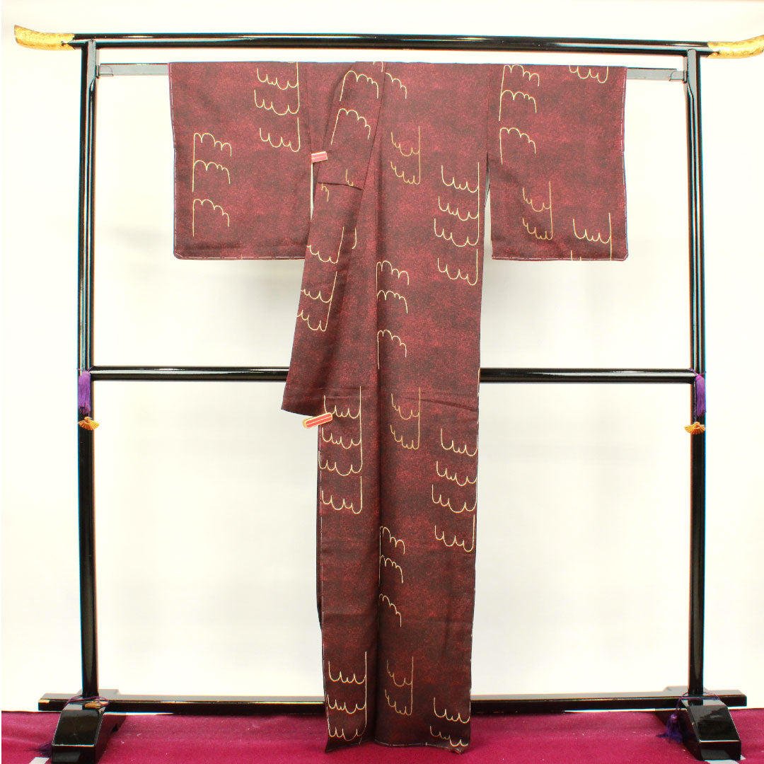 小紋 身丈166.5cm 裄丈66cm 袷 深緋色 洗える着物 しつけ糸付き 未使用品 抽象模様 ポリエステル Sランク 赤系 1115003322512