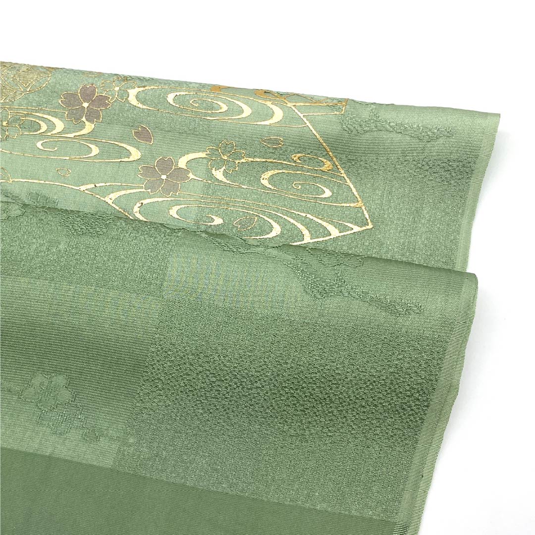 Formal obiage (sash) made of pure silk, S-rank, in a light green Uraha (back leaf) color. Fan design featuring cherry blossoms. Length: approx. 168cm, Width: approx. 29cm. Green. Product code: 1136002302919