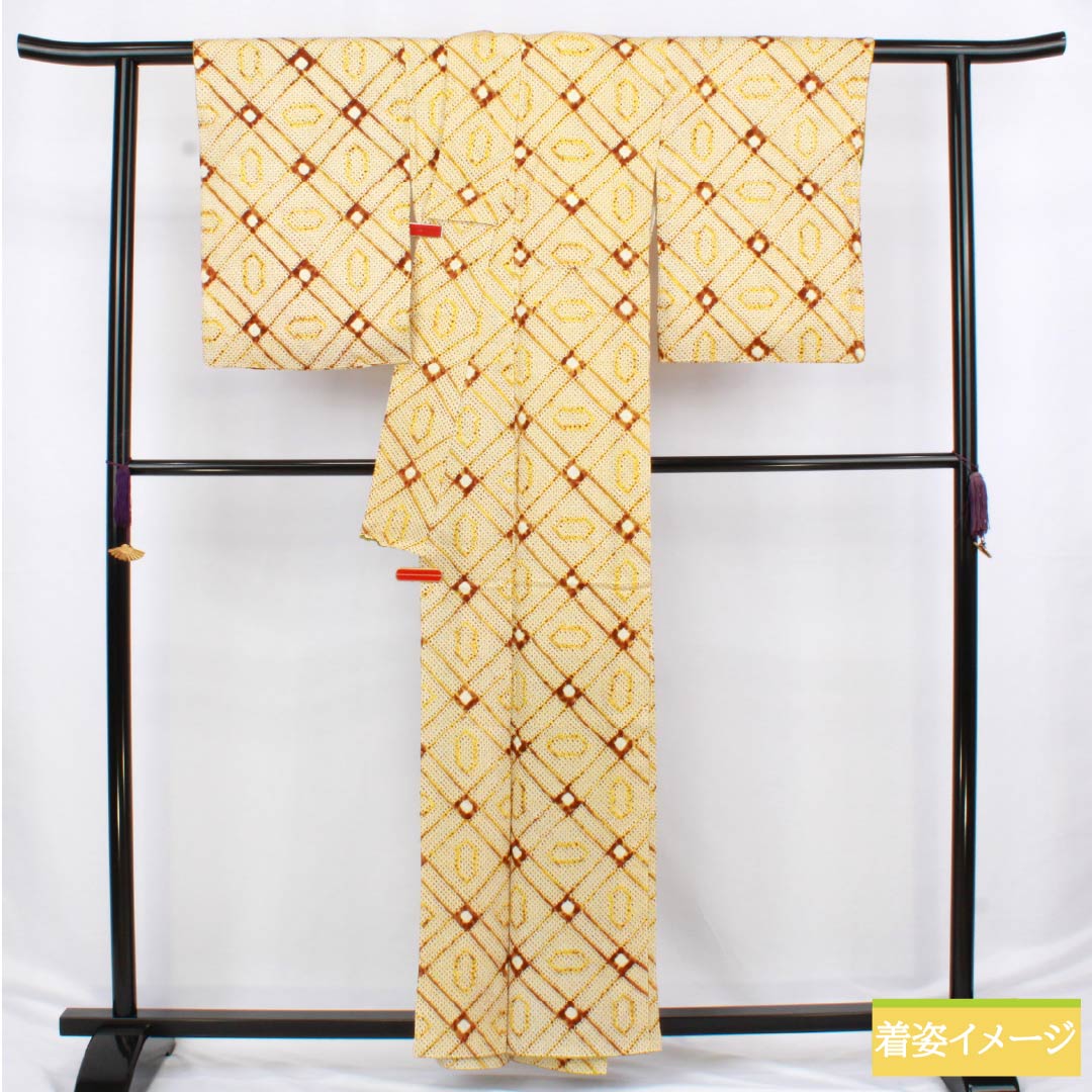 Komon (small pattern) kimono, pure silk, A rank, length 158cm, sleeve length 64cm, lined, fuchsia (tououiro) pattern, shibori (dyed) pattern, geometric pattern, yellow tones, product number 1115006583323