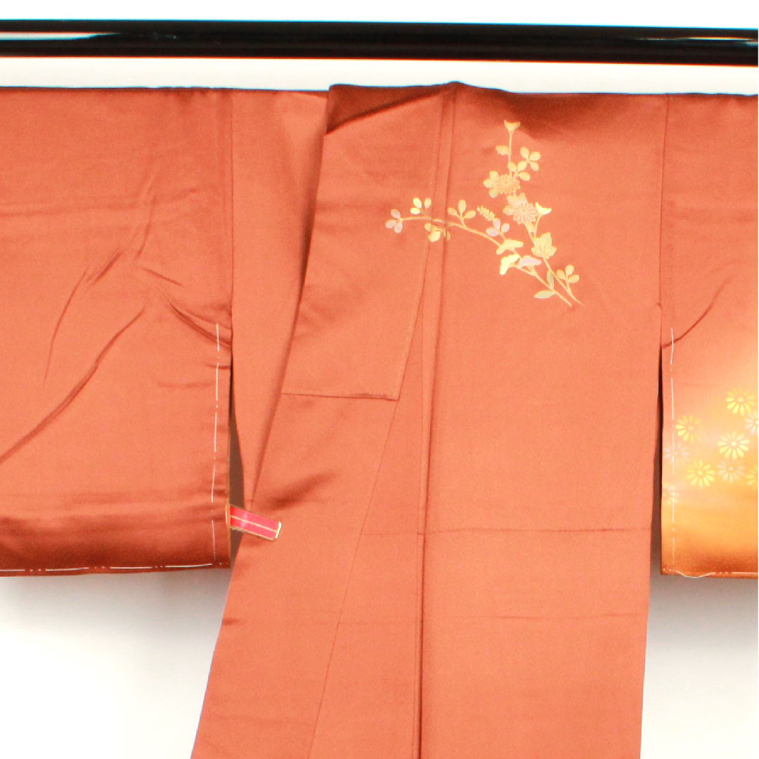 Homongi (formal kimono) Length 161cm Sleeve length 63cm Brown color Gold leaf finish Chrysanthemum Pure silk S rank Brown 1112001532414