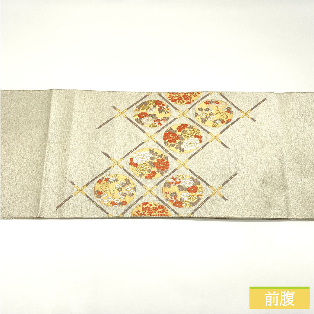 Formal, silver-toned, pure silk obi with a ceiling painting motif, tapestry weave, floral pattern, and accents, length 424cm. Product code: 1123016822322.