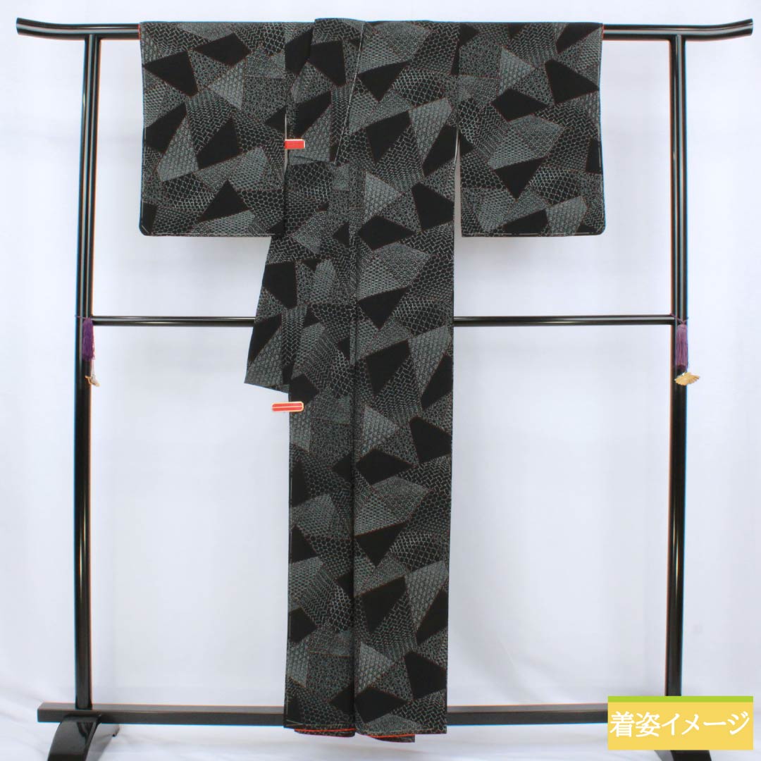 小紋 ポリエステル Sランク 身丈157cm 裄丈62cm 袷 割付文様 洗える着物 しつけ糸付き 黒系 1115007442310